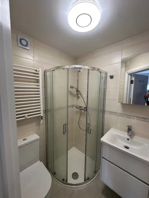 Flat Golders Green Road in Greater London