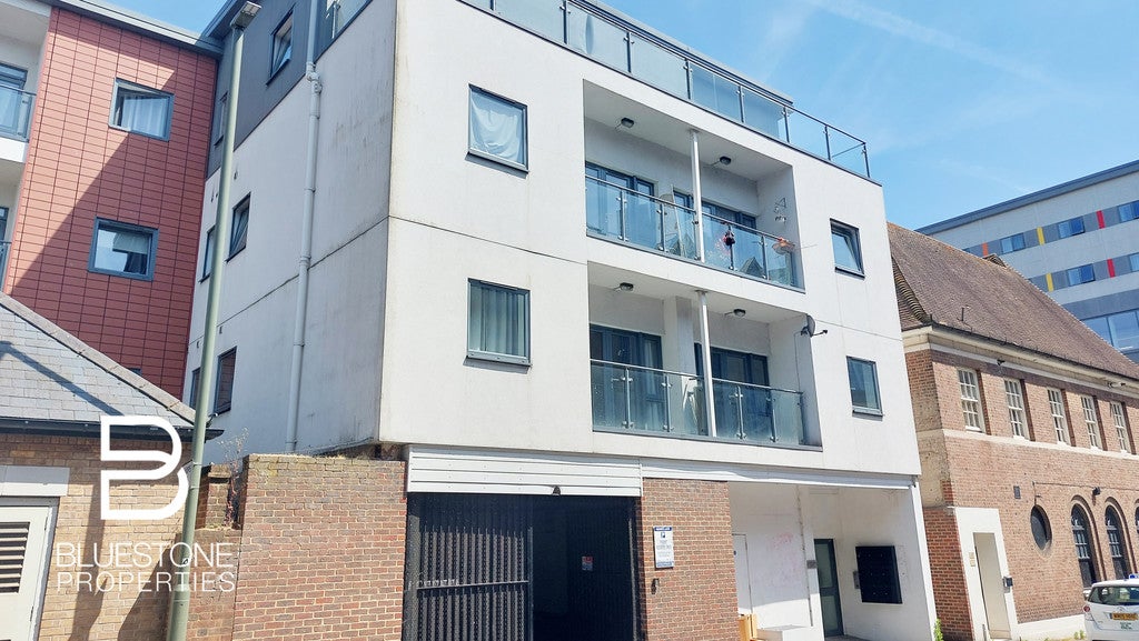 Flat Clarendon Road in Reigate and Banstead