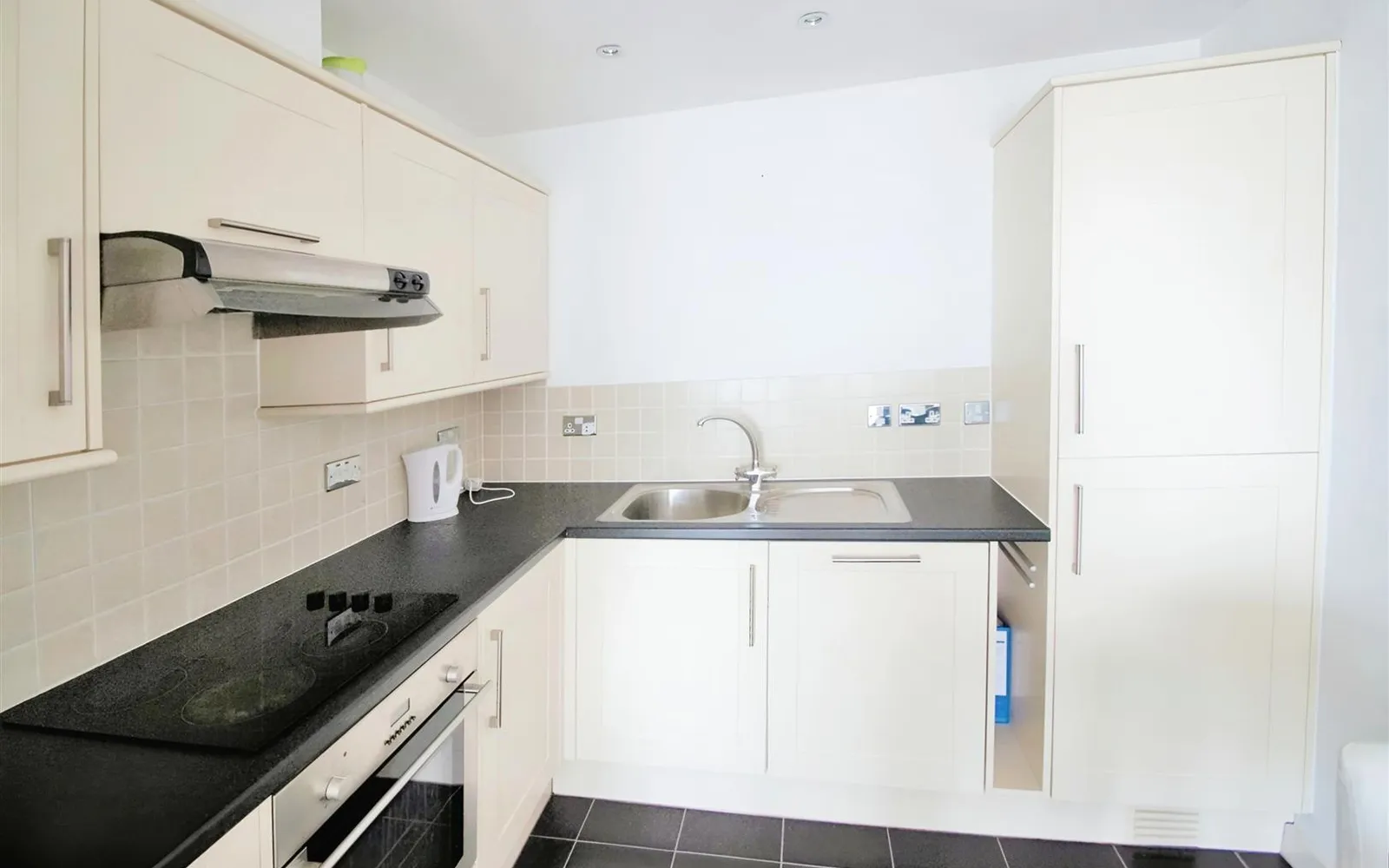 Flat Avocet Close in Rugby