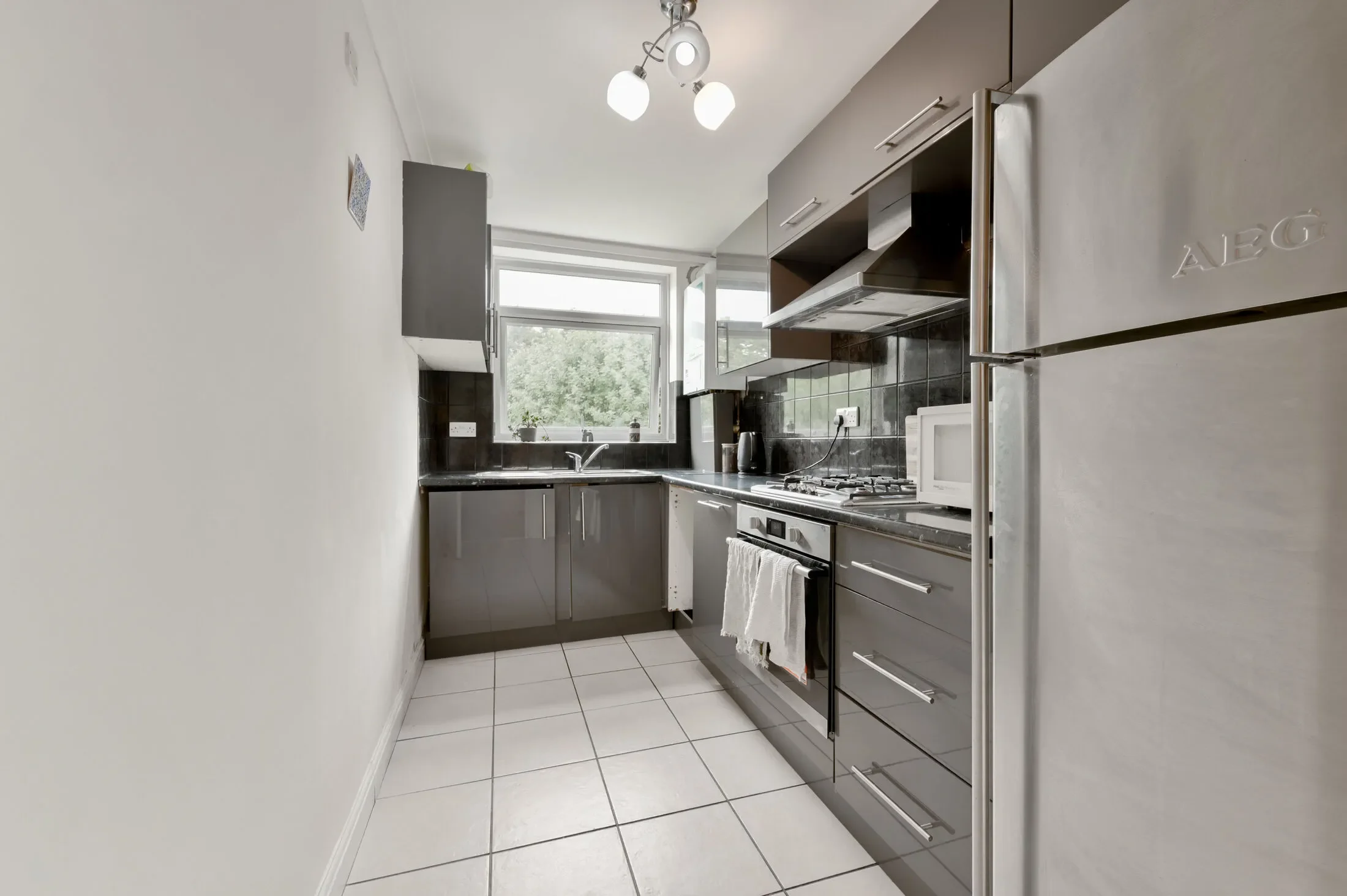 Flat Eaton Rise in Greater London