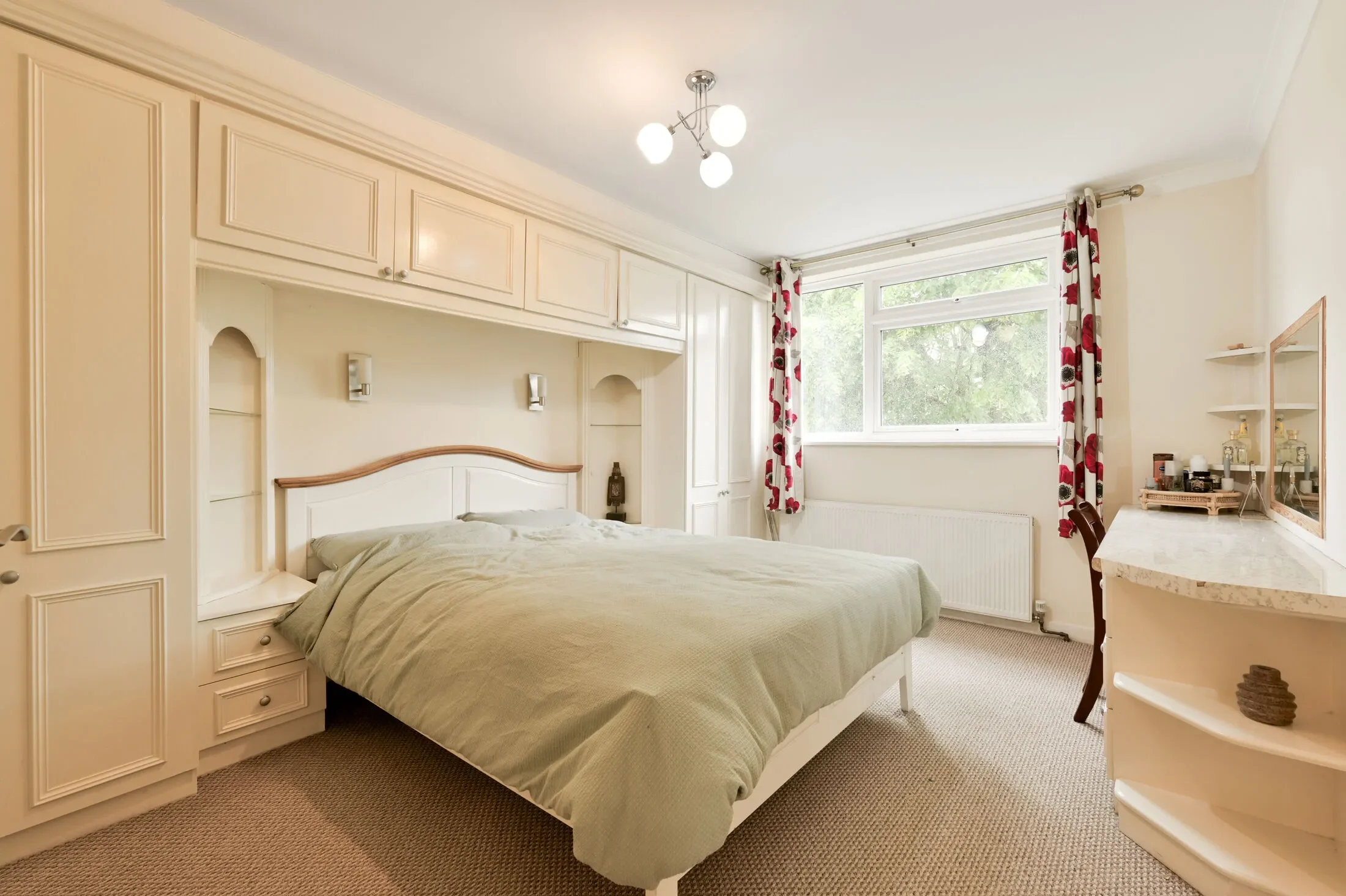Flat Eaton Rise in Greater London