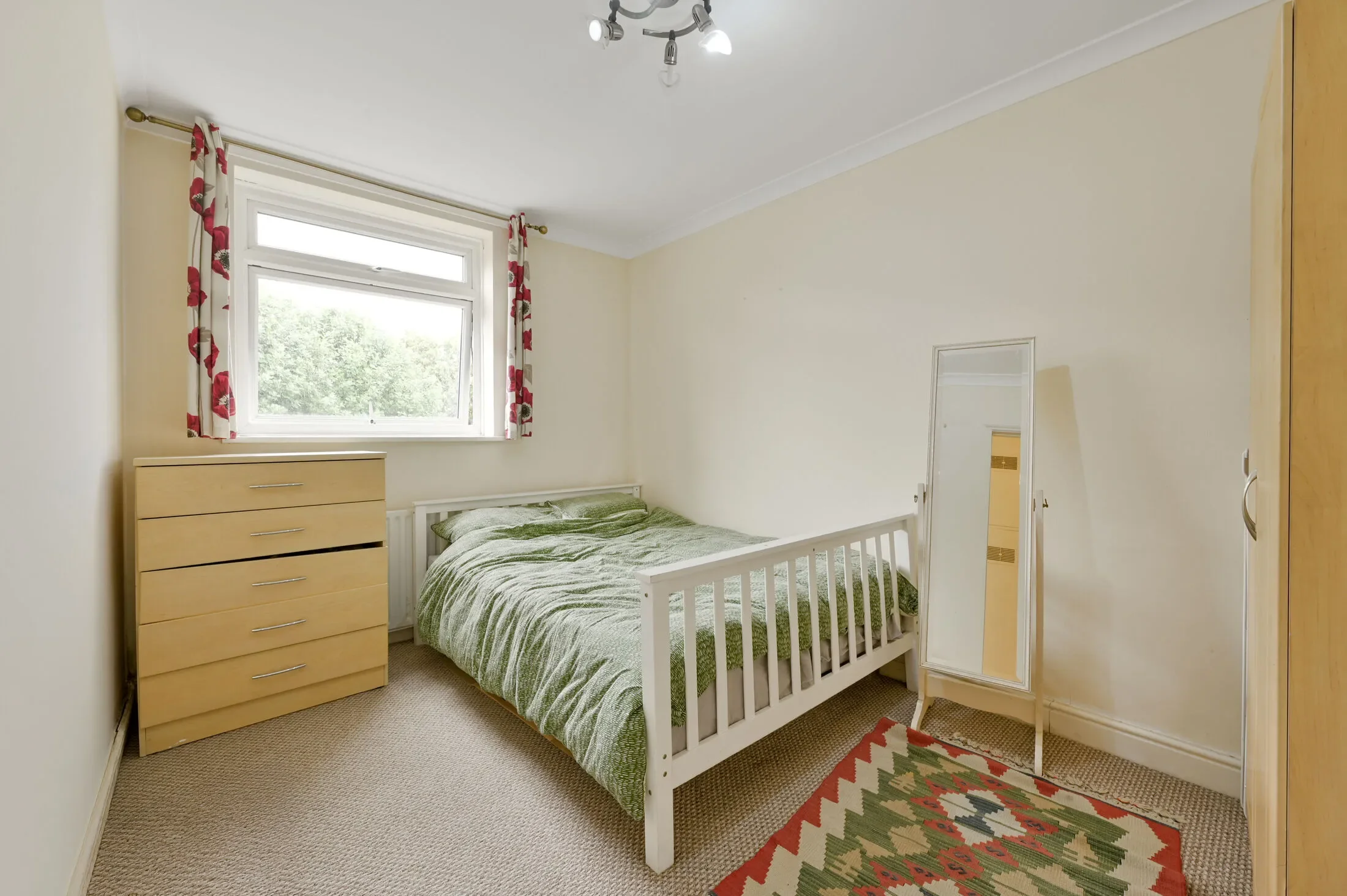 Flat Eaton Rise in Greater London