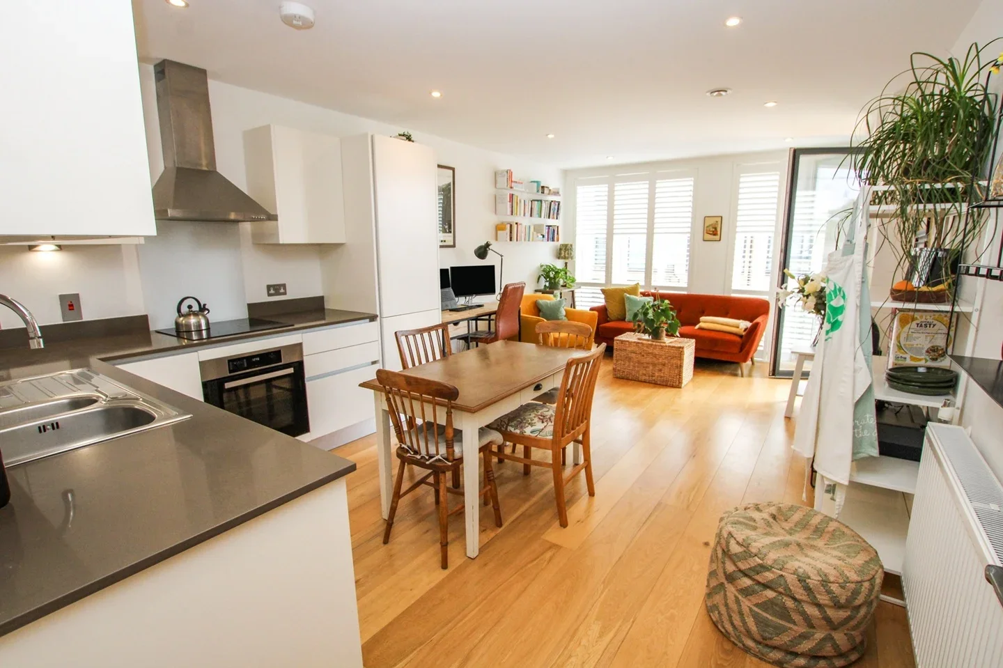 Flat Eltham High Street in Greater London