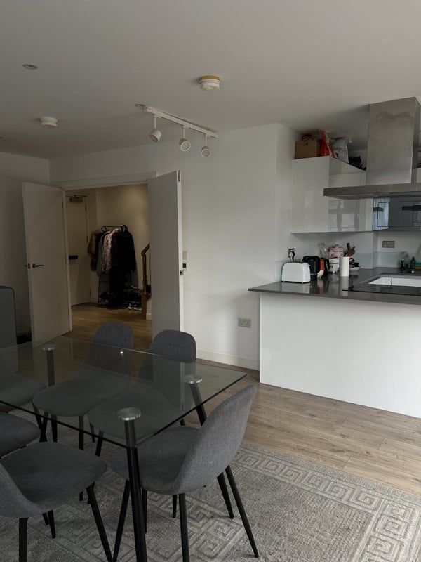 Room Forrester Way in Greater London
