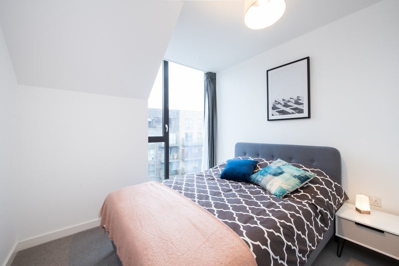 Room Forrester Way in Greater London