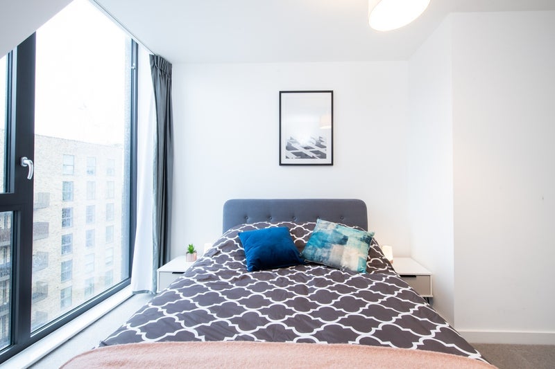 Room Forrester Way in Greater London