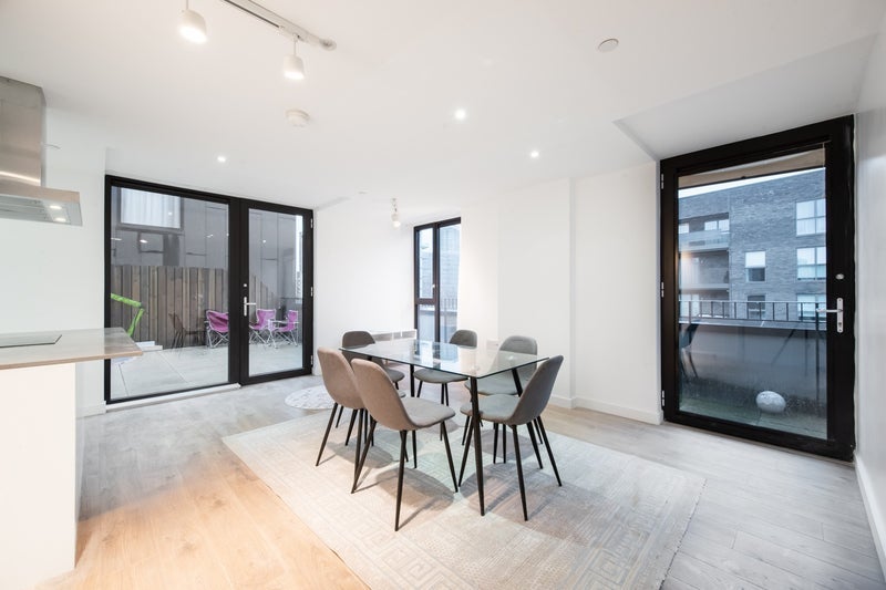 Room Forrester Way in Greater London