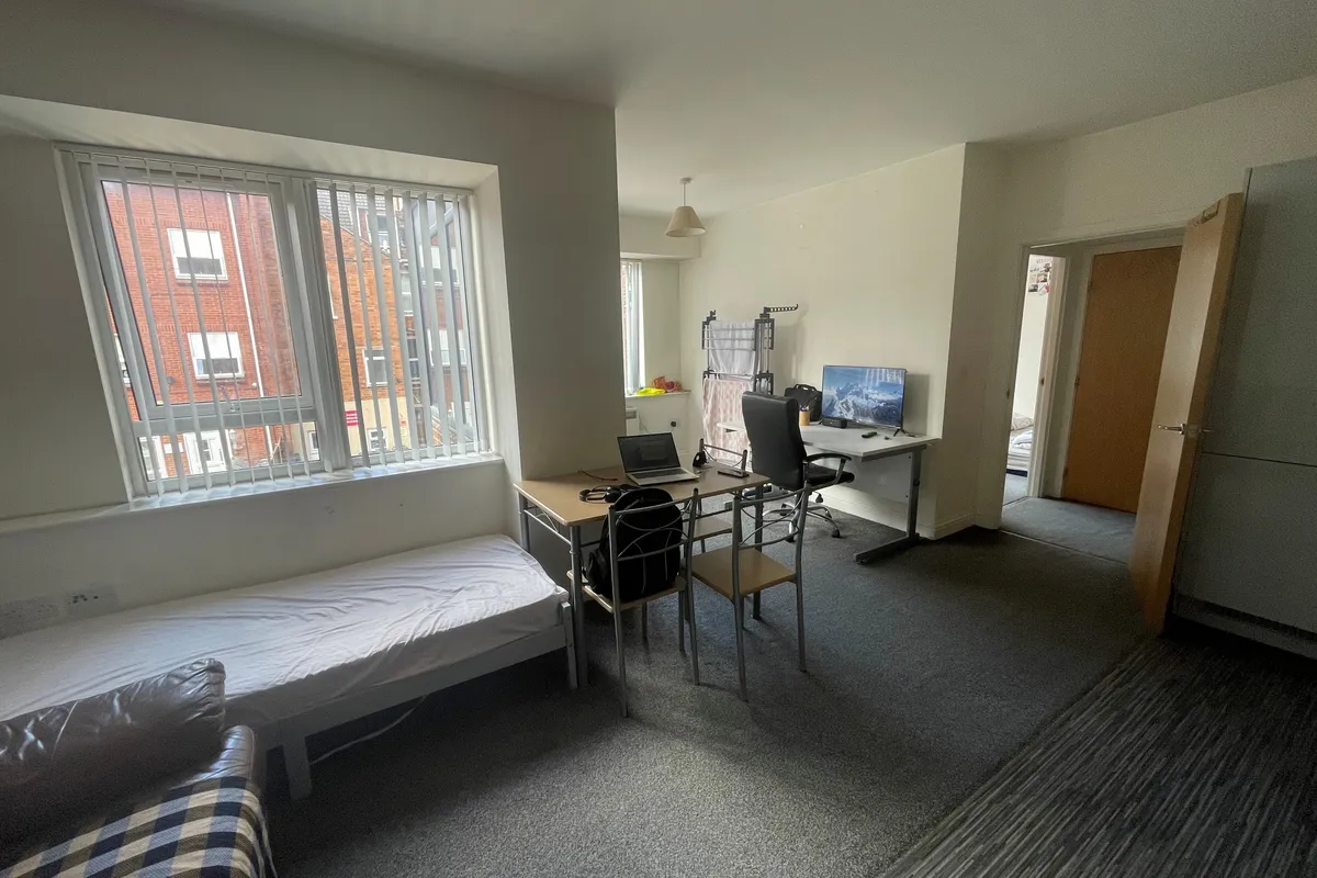Flat Farnsby Street in Swindon