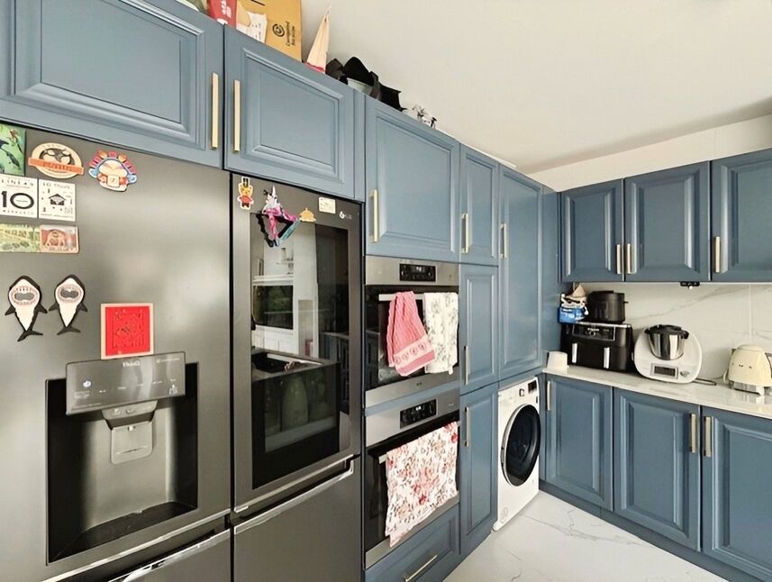 Room Lynwood Avenue in Borough of Runnymede