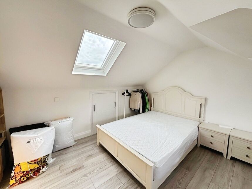 Room Lynwood Avenue in Borough of Runnymede