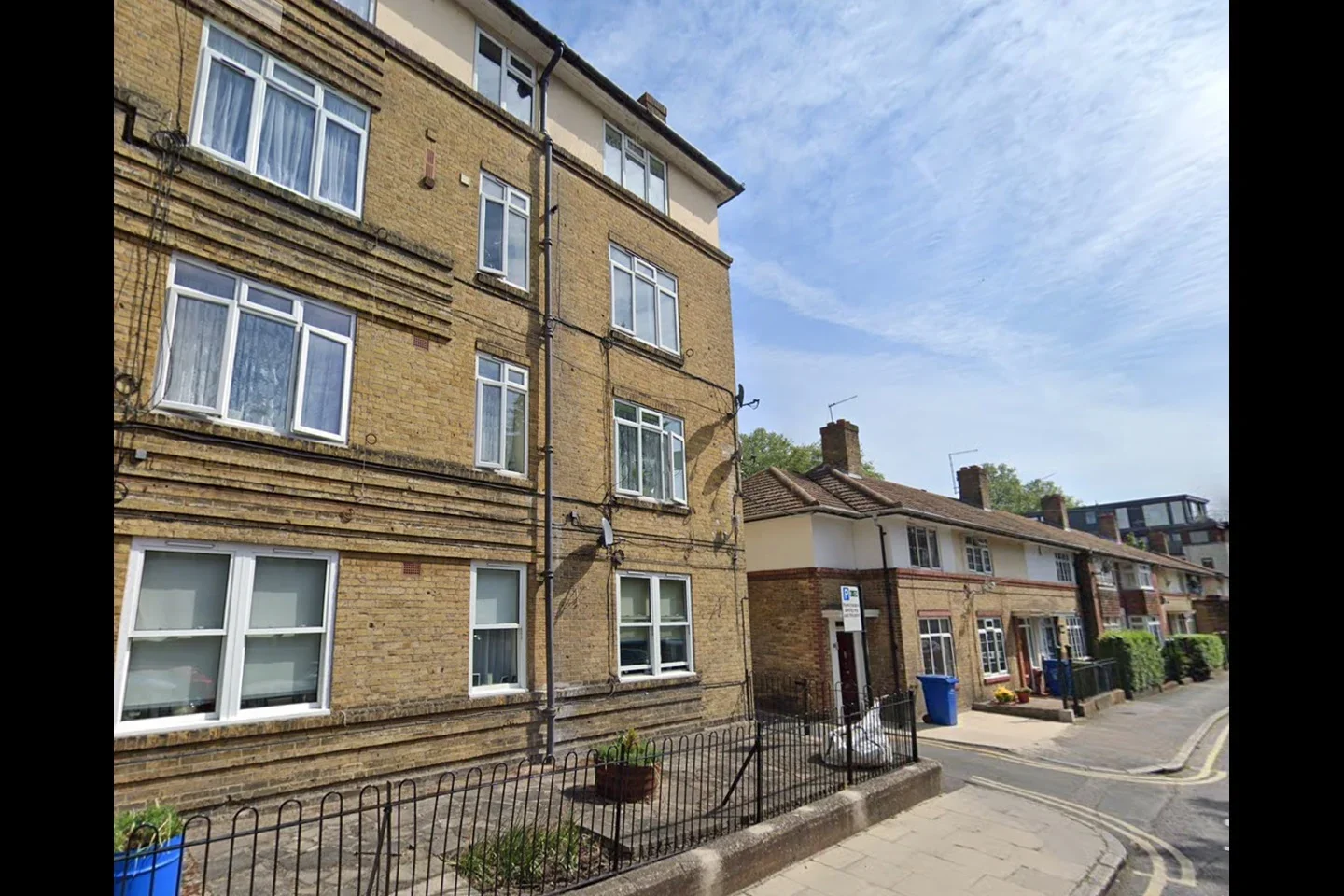 Flat Crosby Row in Greater London
