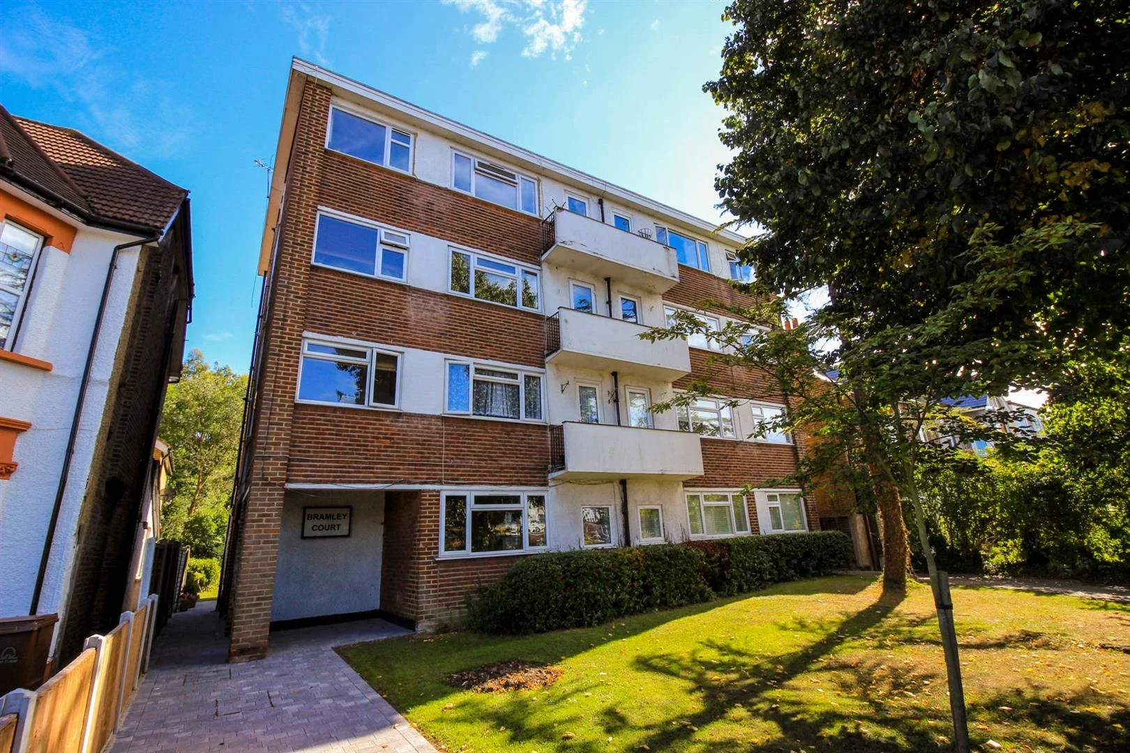 Flat The Ridgeway in Greater London
