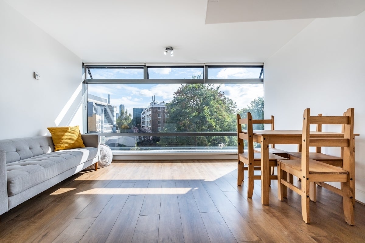 Flat Albert Embankment in Greater London