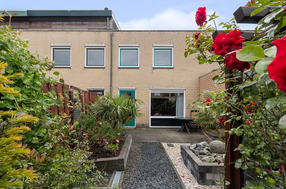 Tussenwoning te koop: Marowijne 147, Dordrecht