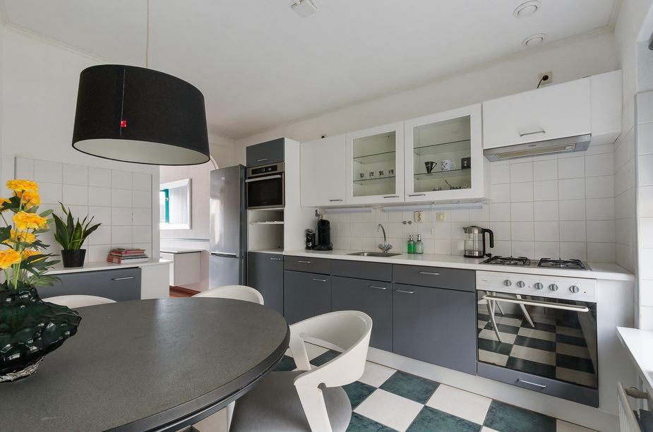 Tussenwoning te koop: Marowijne 147, Dordrecht