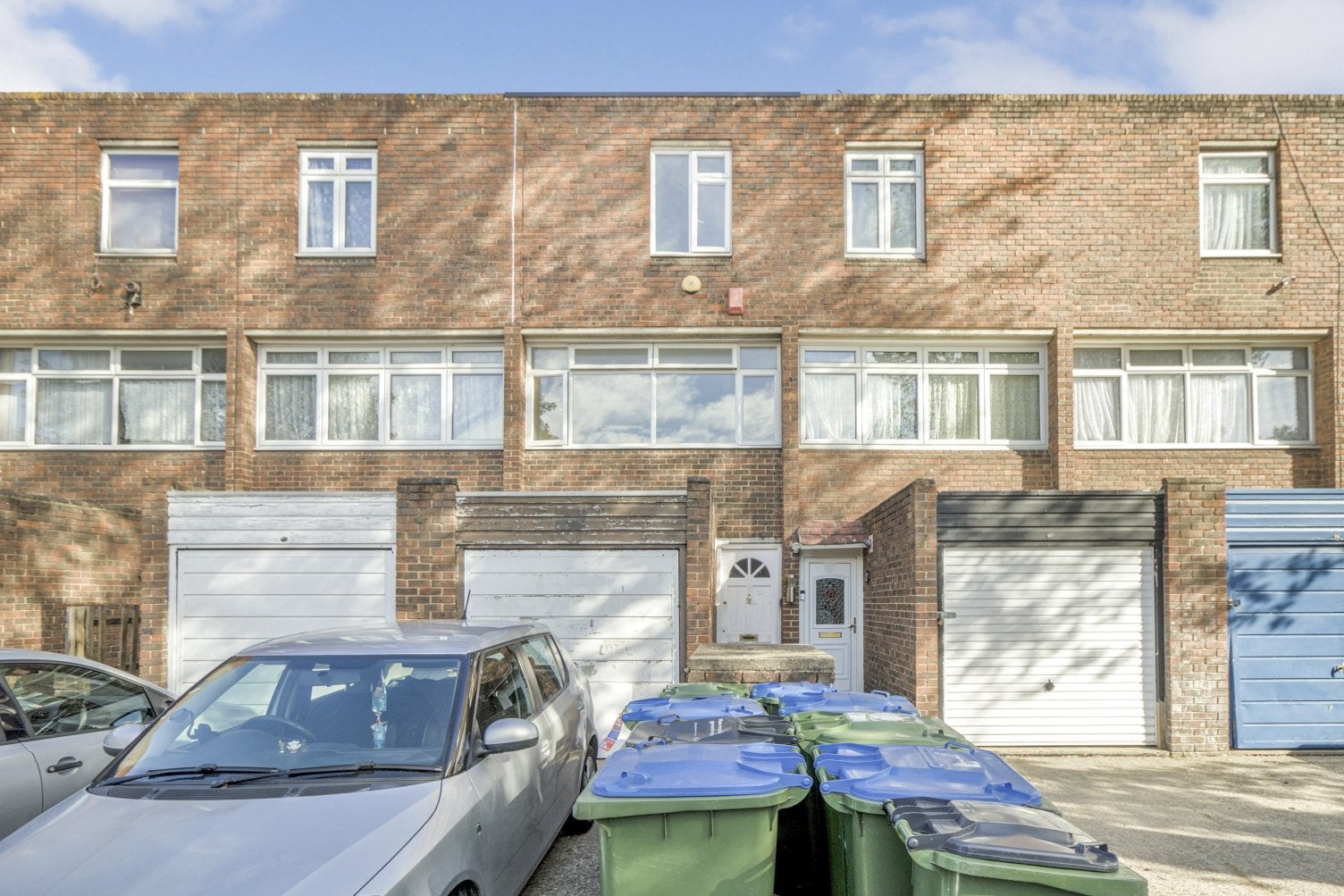 House Byron Close in Greater London
