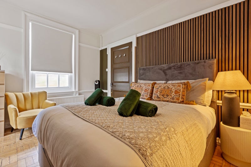 Room Broadwater Road in Greater London