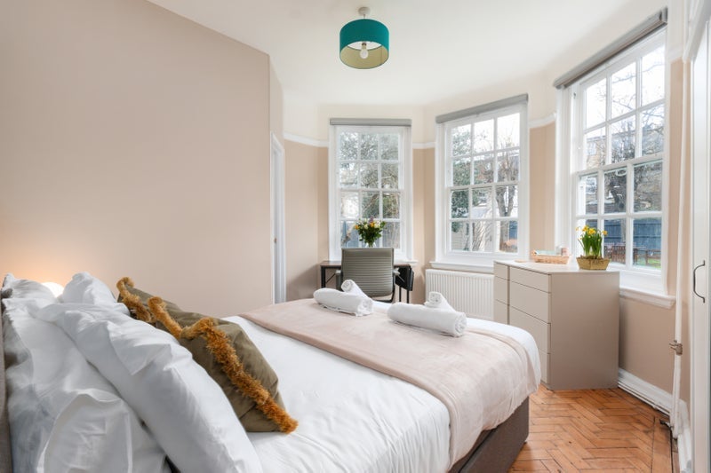 Room Broadwater Road in Greater London