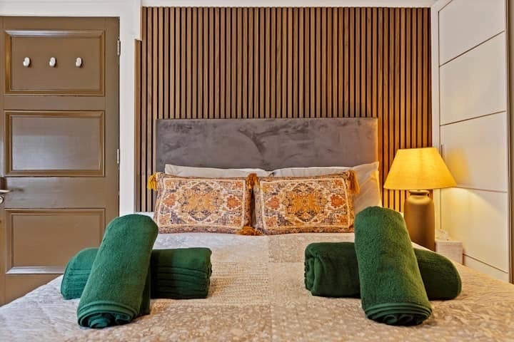 Room Broadwater Road in Greater London