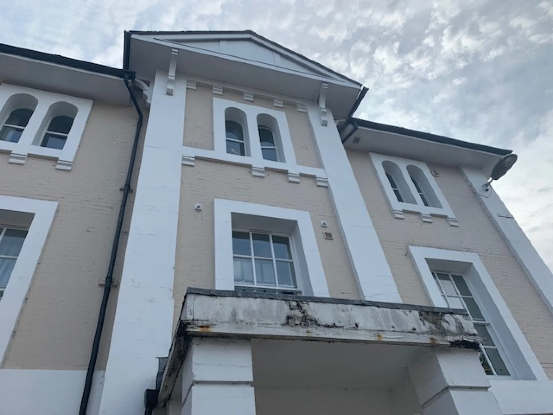 Flat Swan Lane in Winchester