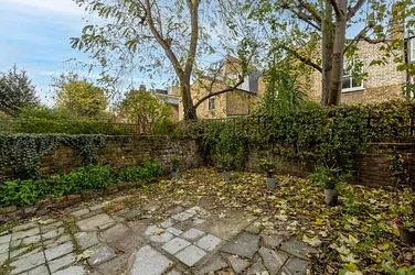 Flat Anselm Road in Greater London