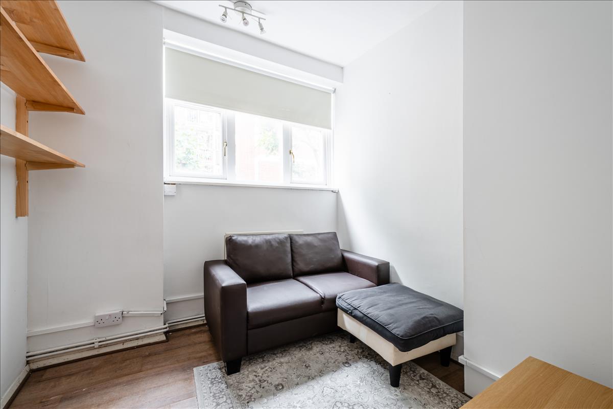 Flat Bateman Street in City of Westminster