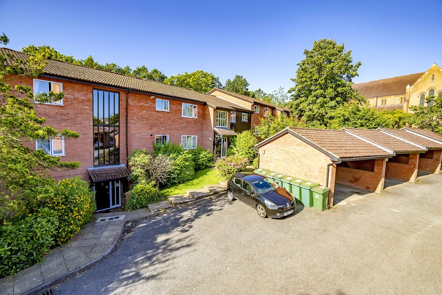 Flat Battlefield Road in St Albans