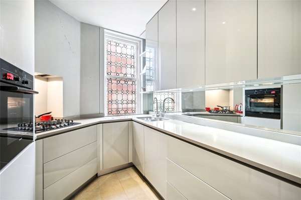 Flat Cadogan Gardens in Greater London