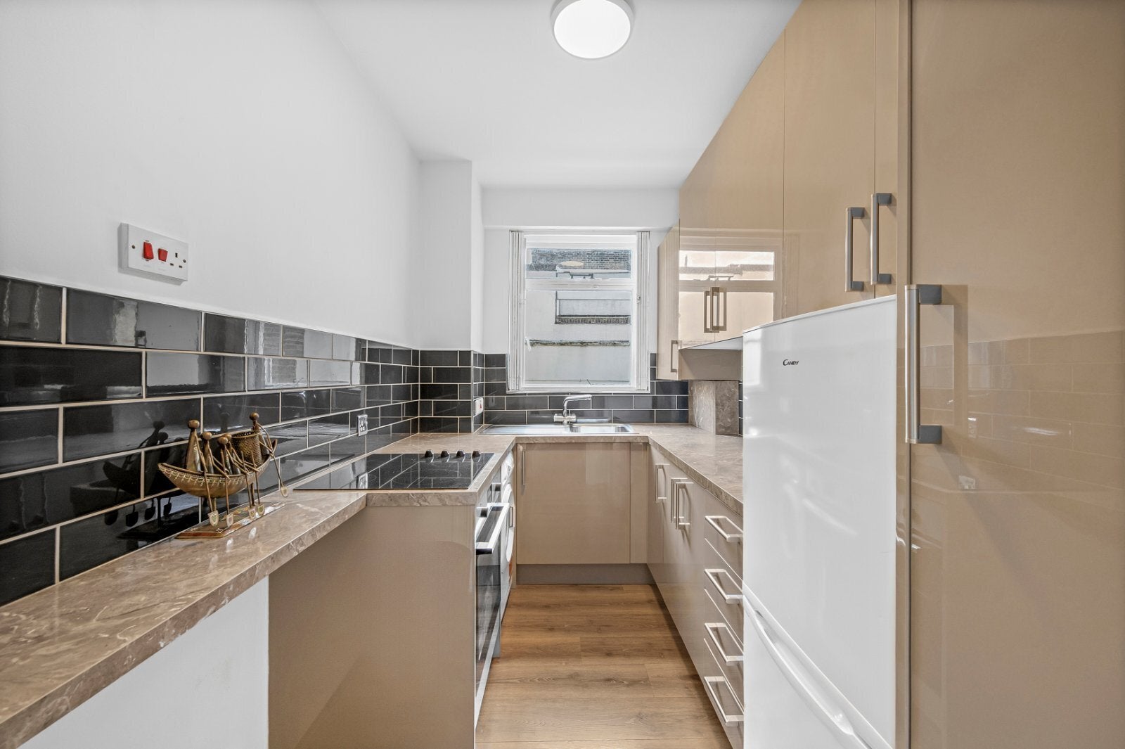 Flat Hyde Park Square in City of Westminster
