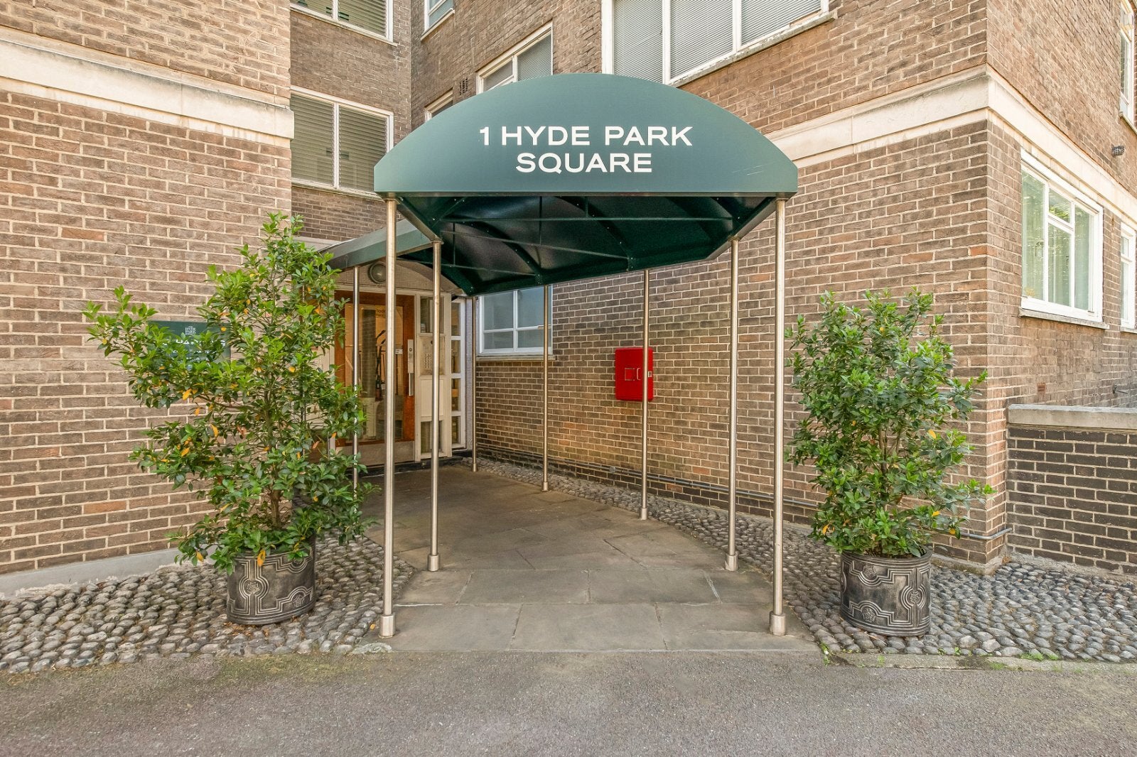 Flat Hyde Park Square in City of Westminster