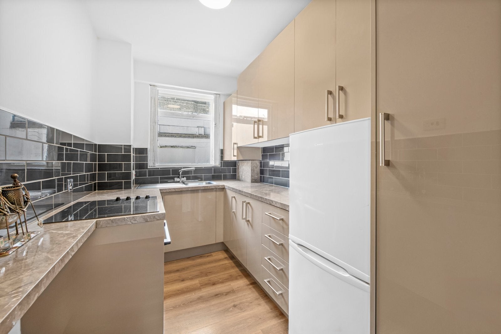 Flat Hyde Park Square in City of Westminster