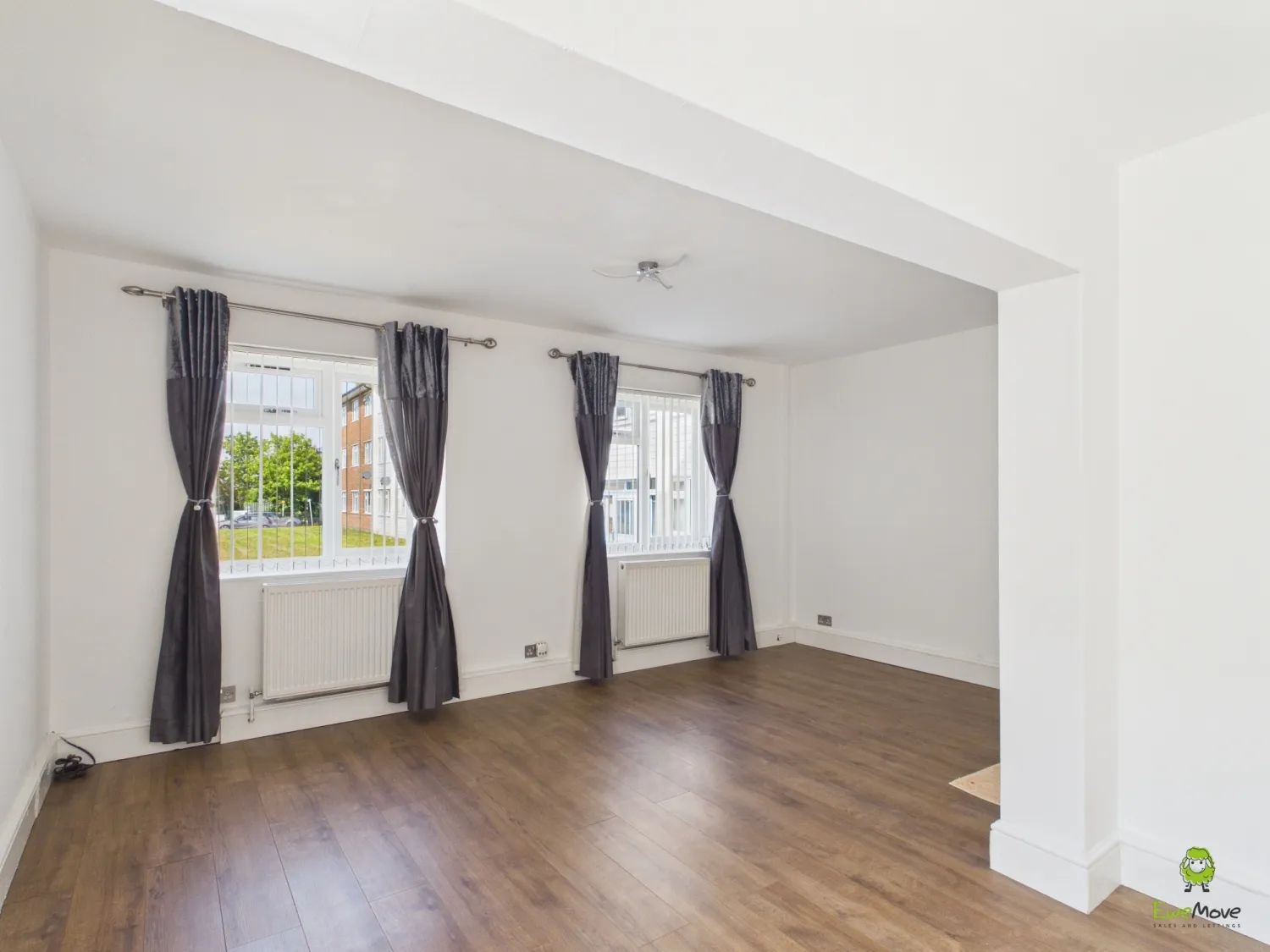 Flat Hilltop Gardens in Dartford