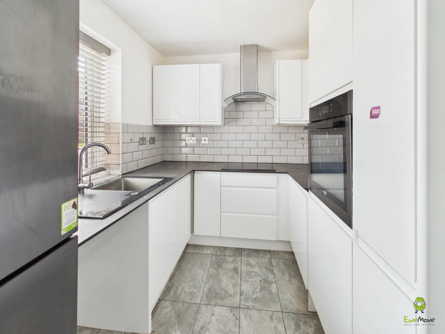 Flat Hilltop Gardens in Dartford