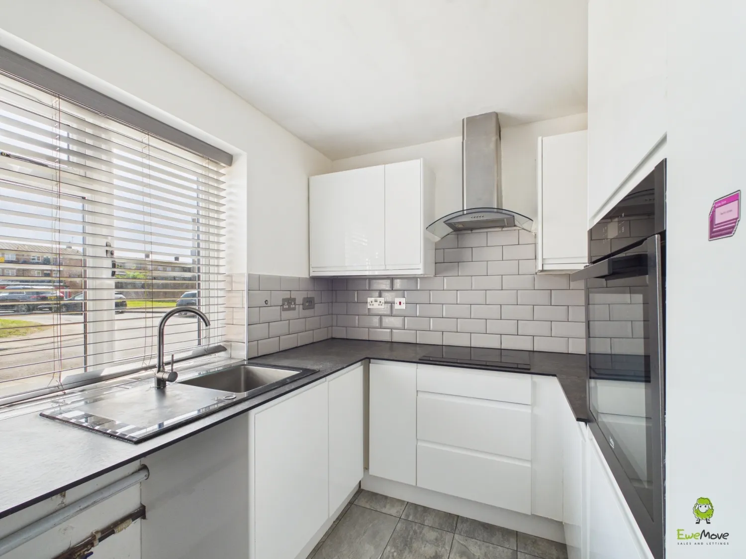 Flat Hilltop Gardens in Dartford
