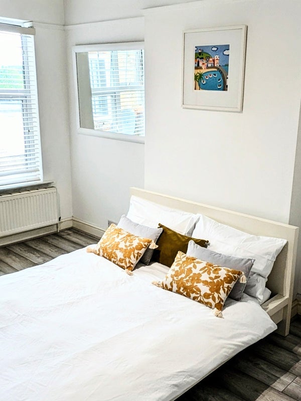 Room Dolphin Road in Slough