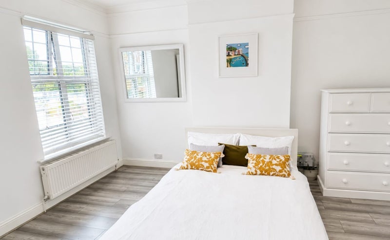 Room Dolphin Road in Slough