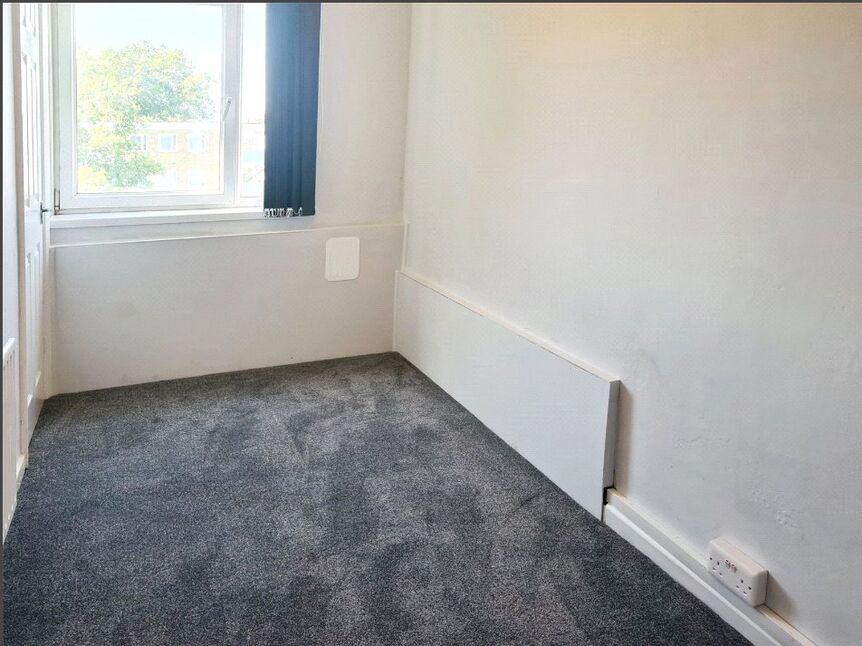 Flat Ellwood Avenue in Southampton