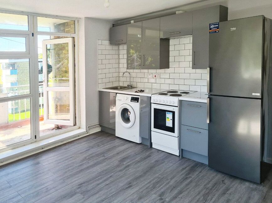 Flat Ellwood Avenue in Southampton