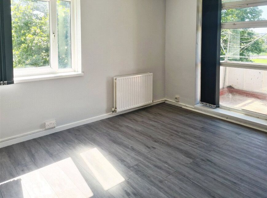 Flat Ellwood Avenue in Southampton