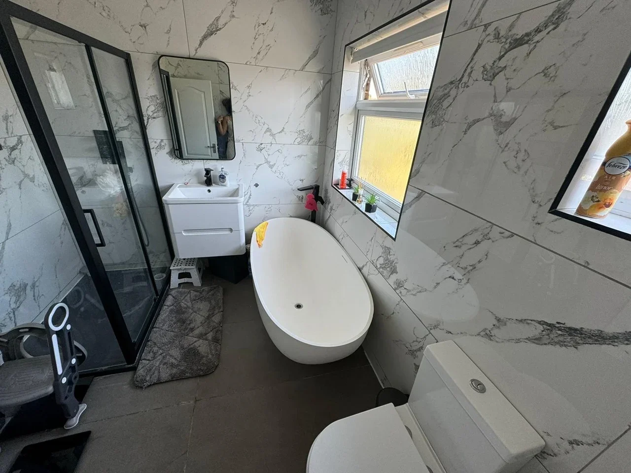 Room Middleton Gardens in Greater London