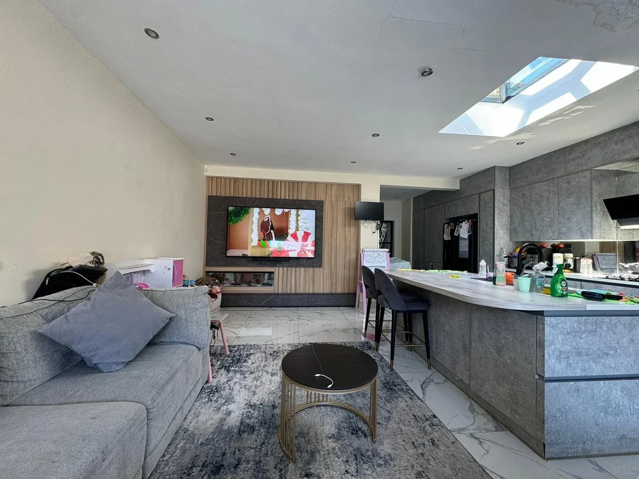 Room Middleton Gardens in Greater London