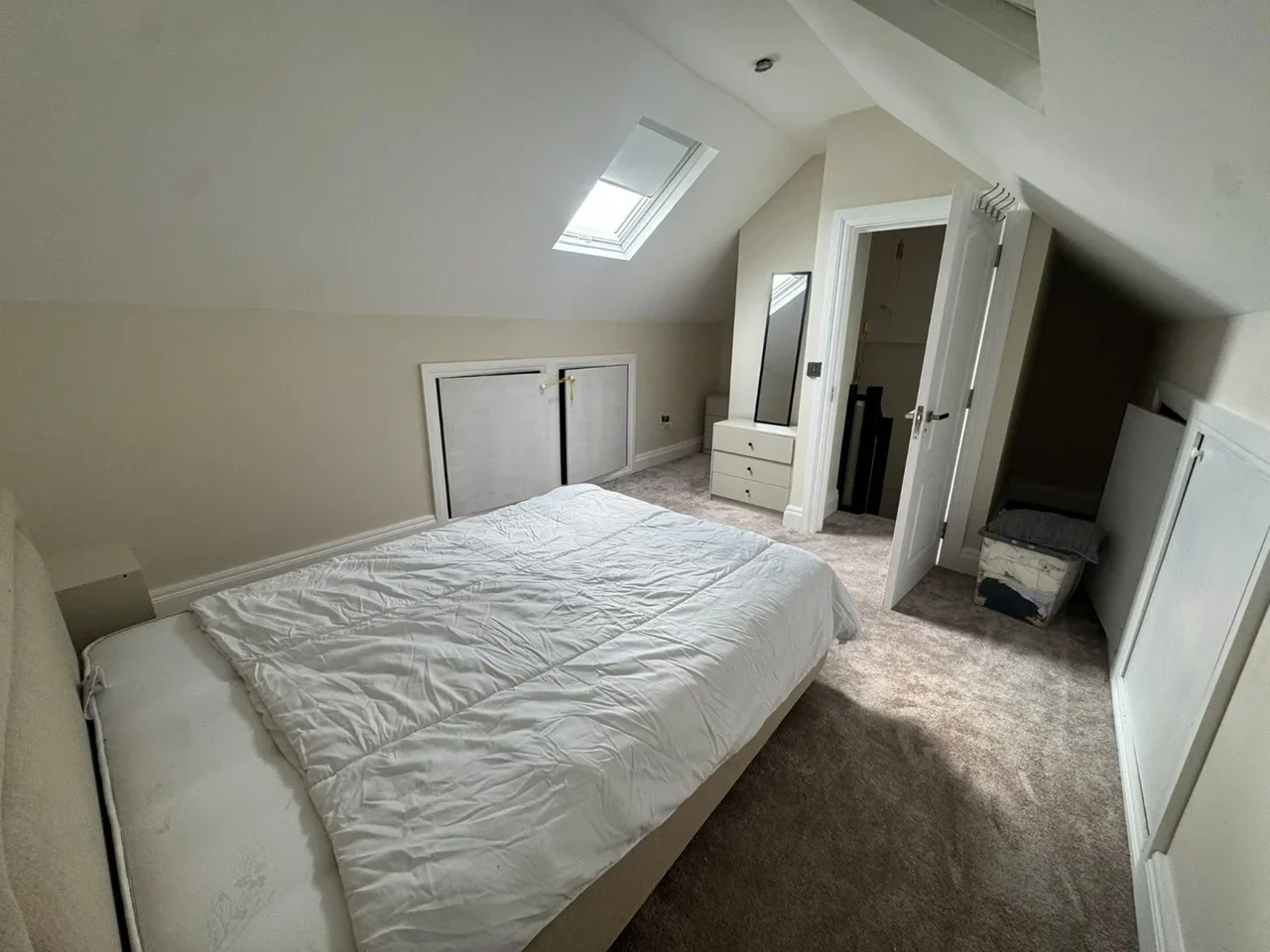 Room Middleton Gardens in Greater London