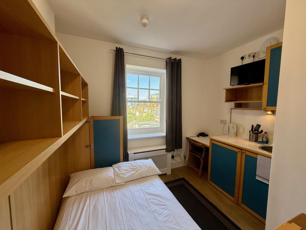 Flat Fulham Palace Road in Greater London