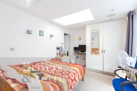 Flat Seven Sisters Road in Greater London
