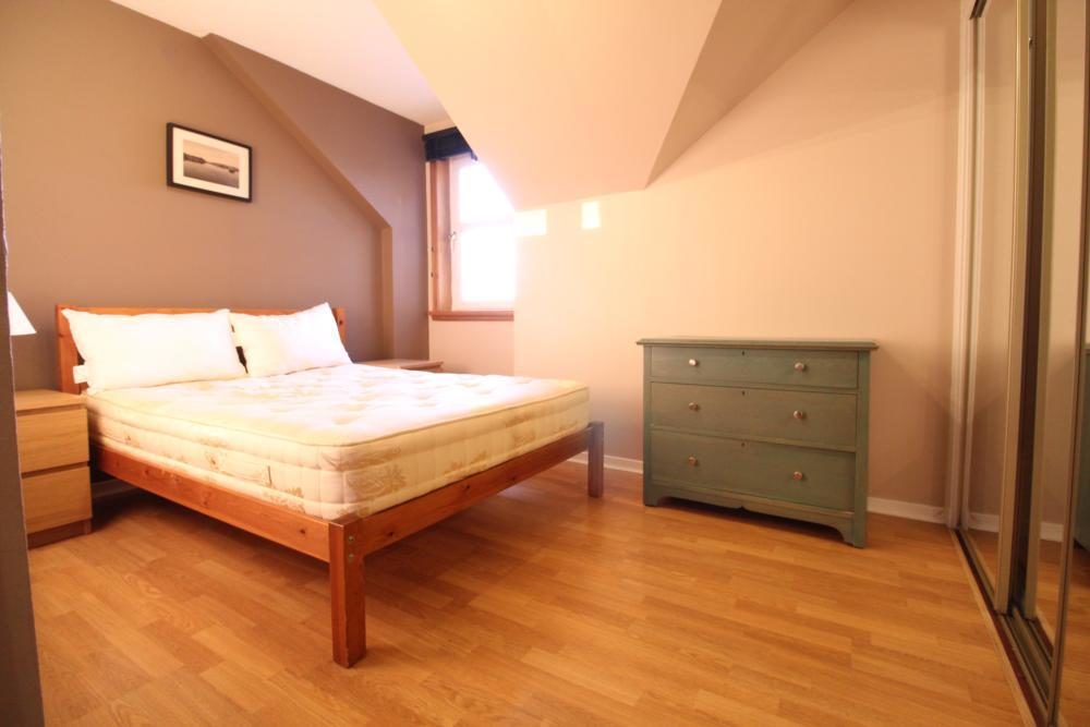Flat York Way in London