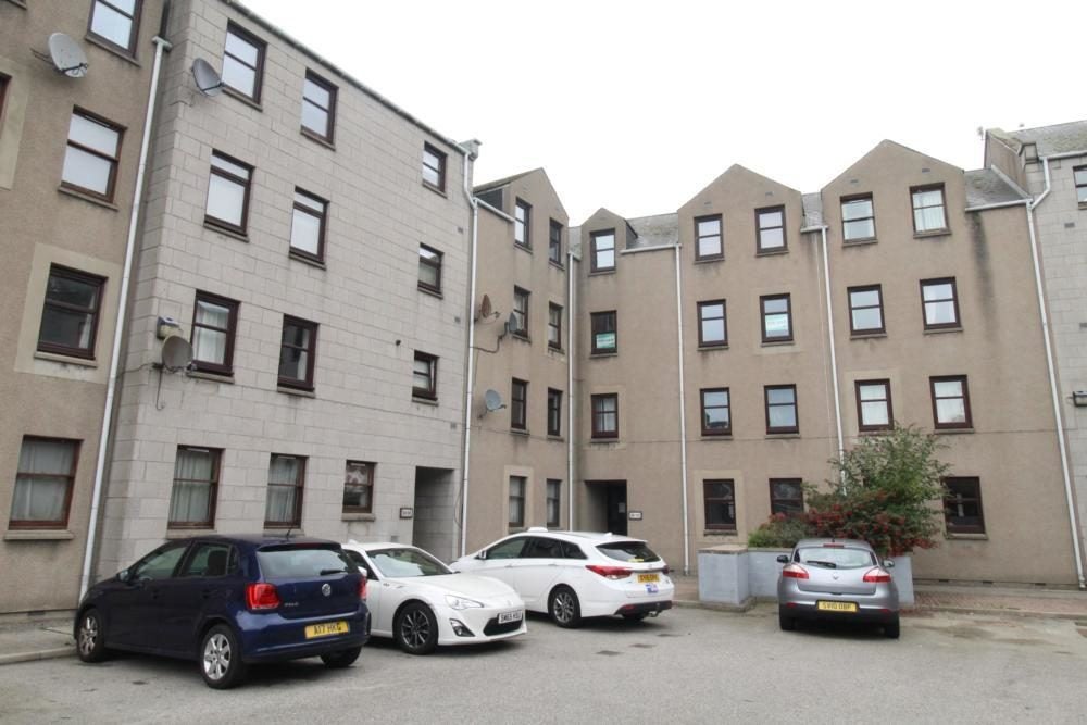 Flat York Way in London