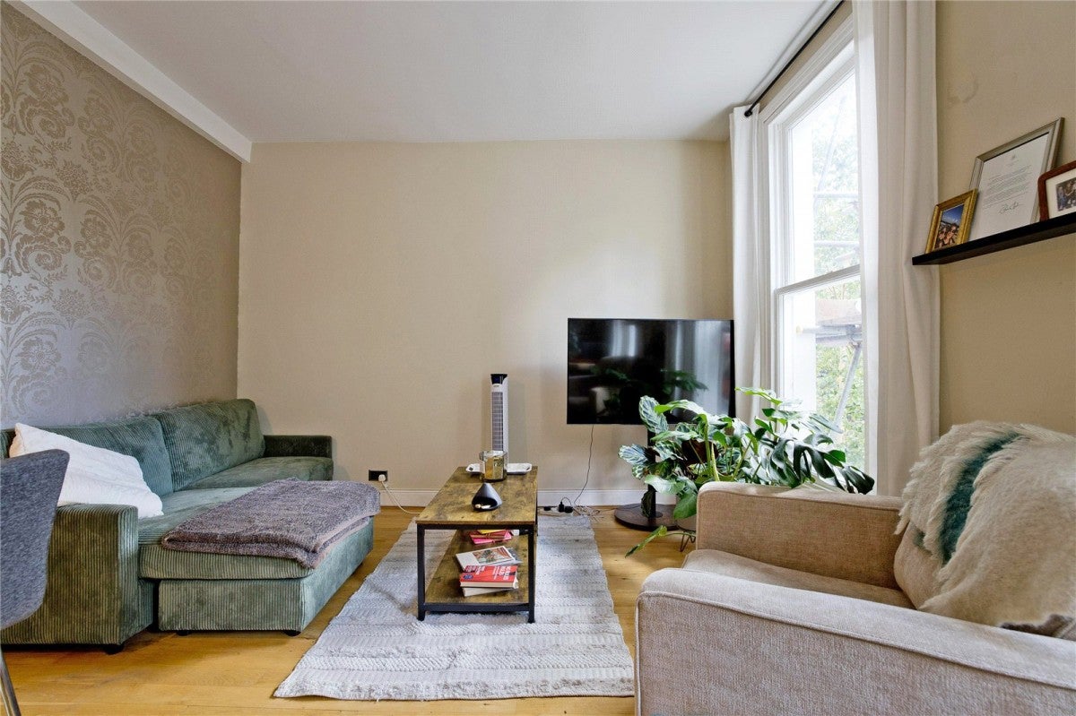 Flat Fleet Road in Greater London