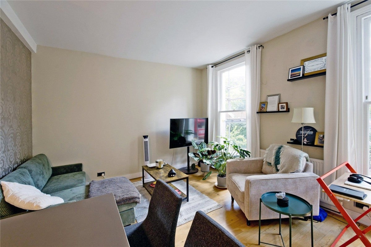 Flat Fleet Road in Greater London