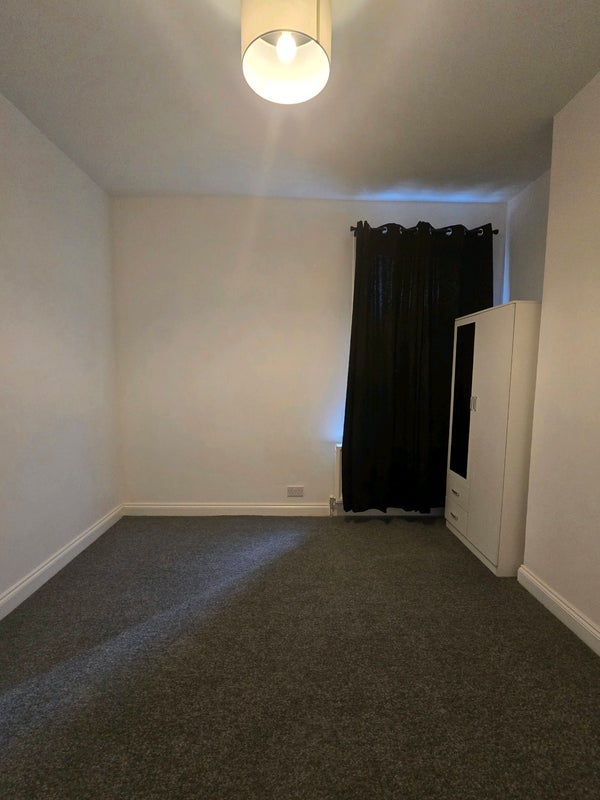 Room Leigh Road in Greater London
