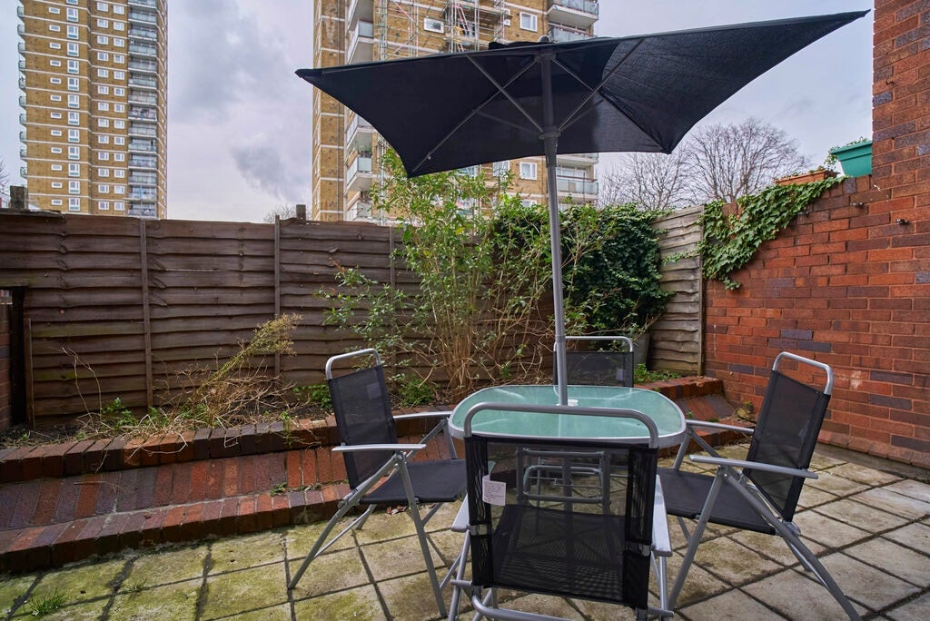 Room Jodrell Road in Greater London